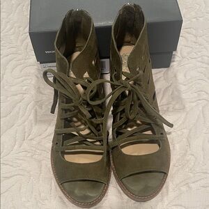 Vince Camuto Green Tie Up Shoes